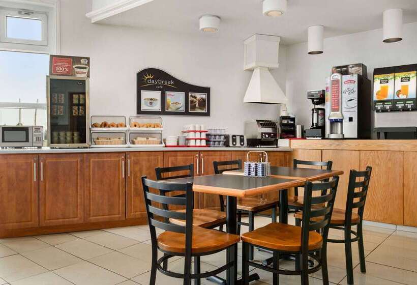 בית מלון כפרי Days Inn By Wyndham Troisrivieres