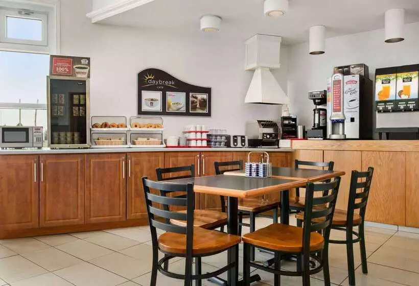 فندق Days Inn By Wyndham Troisrivieres