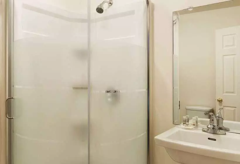 فندق Days Inn By Wyndham Troisrivieres