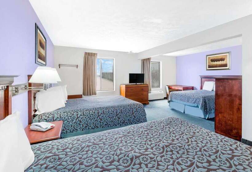 בית מלון כפרי Days Inn By Wyndham Warrensburg