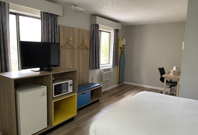 בית מלון כפרי Days Inn By Wyndham Warrensburg