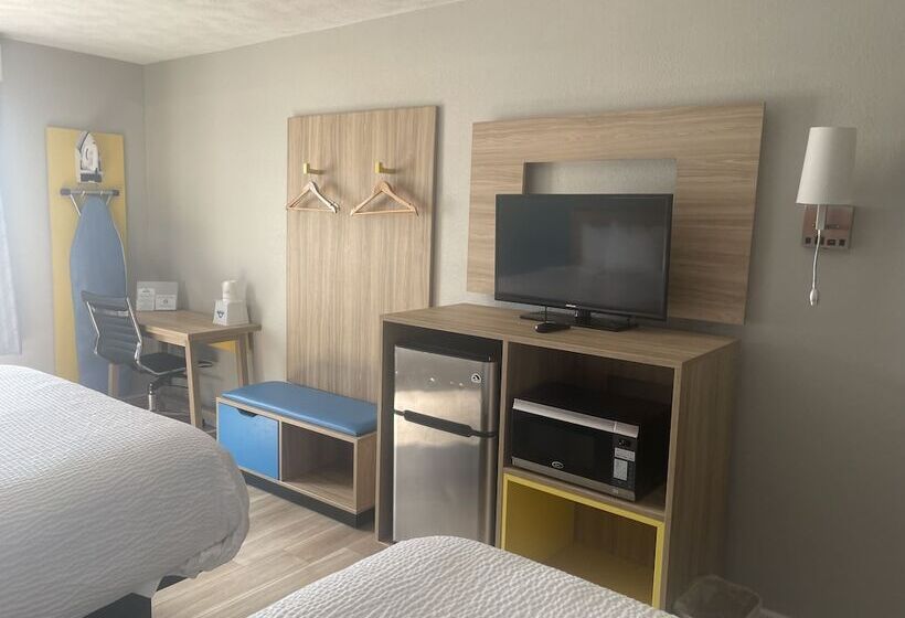 בית מלון כפרי Days Inn By Wyndham Warrensburg