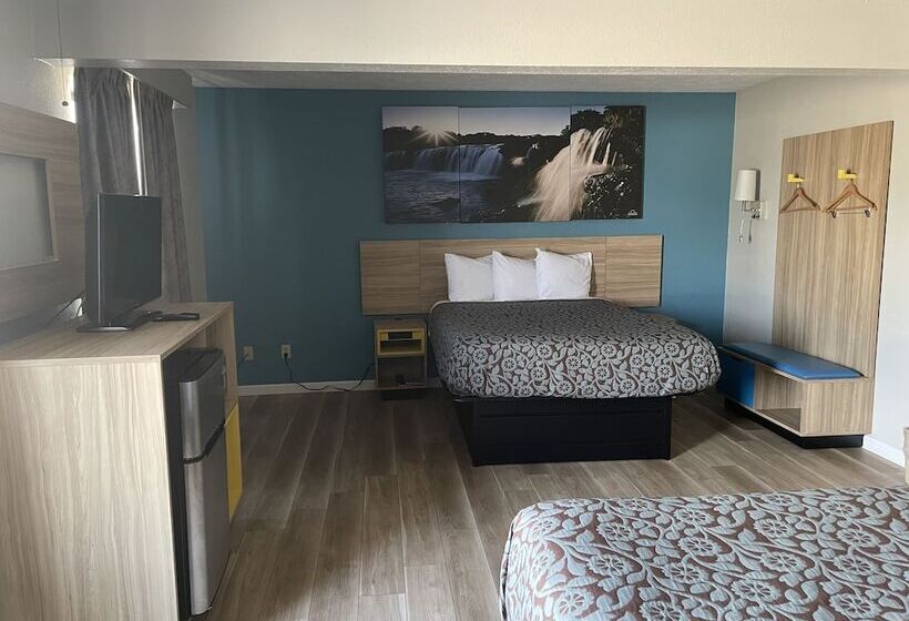 בית מלון כפרי Days Inn By Wyndham Warrensburg