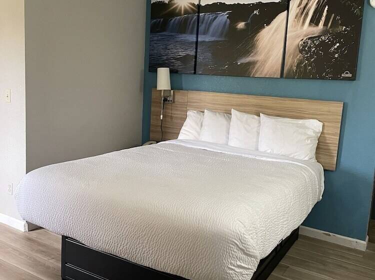 בית מלון כפרי Days Inn By Wyndham Warrensburg