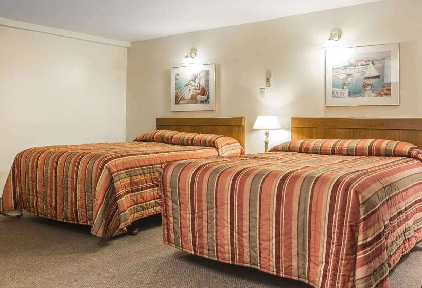 فندق Econo Lodge Inn & Suites