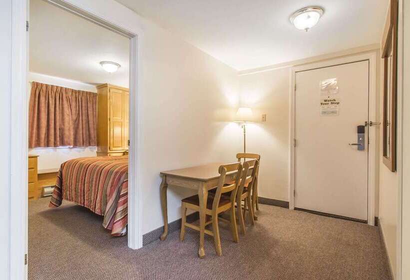 فندق Econo Lodge Inn & Suites