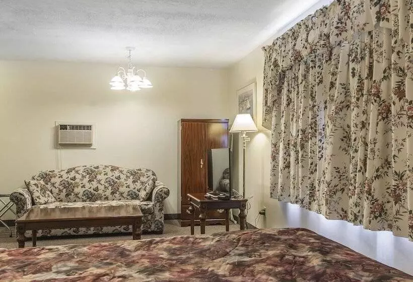 ホテル Econo Lodge Inn & Suites