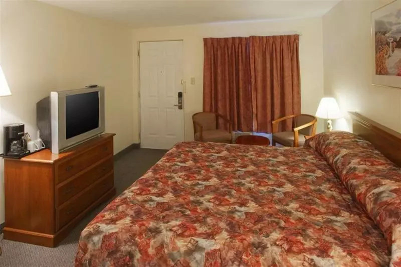 ホテル Econo Lodge Inn & Suites