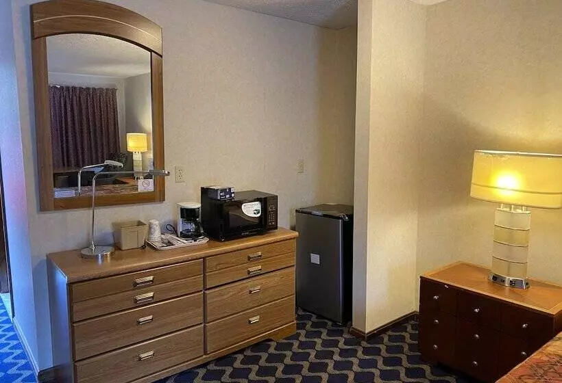 فندق Economy Lodge 682 Main St Sturbridge