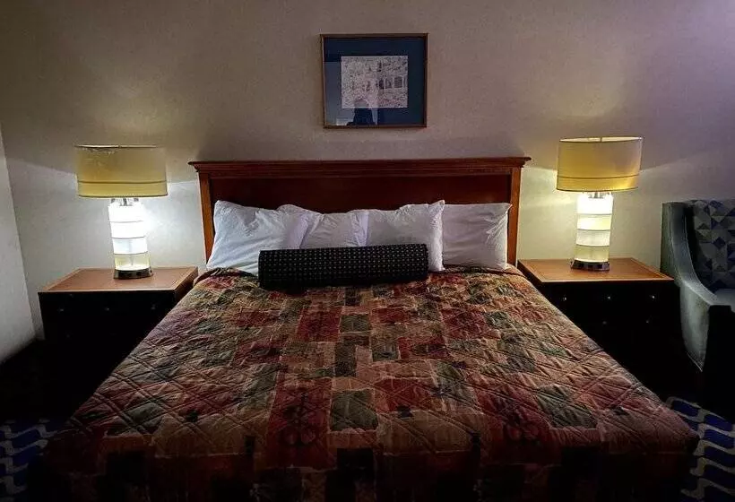 فندق Economy Lodge 682 Main St Sturbridge