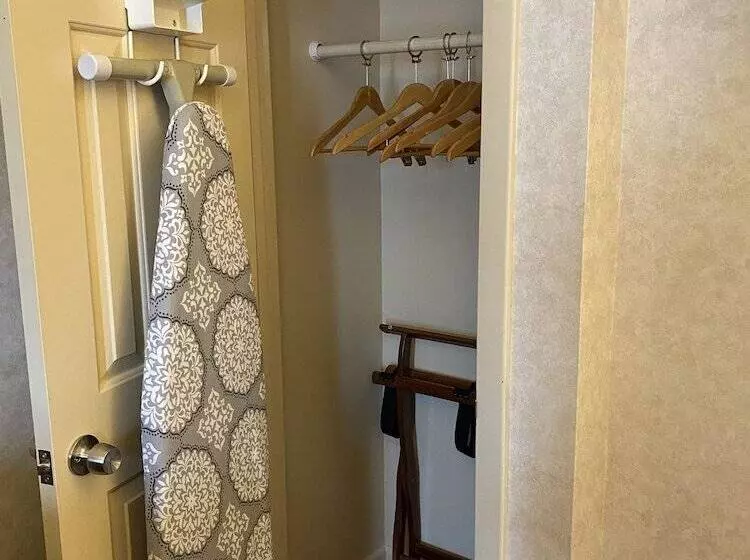 فندق Economy Lodge 682 Main St Sturbridge