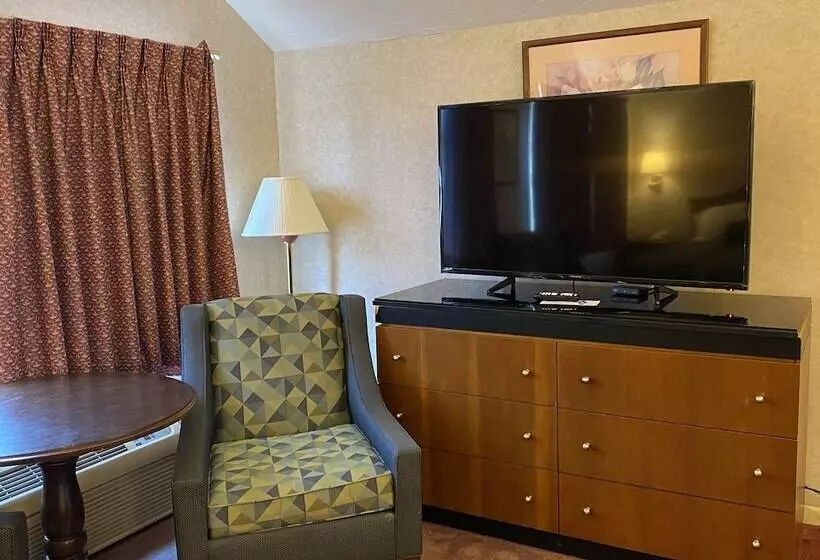 فندق Economy Lodge 682 Main St Sturbridge