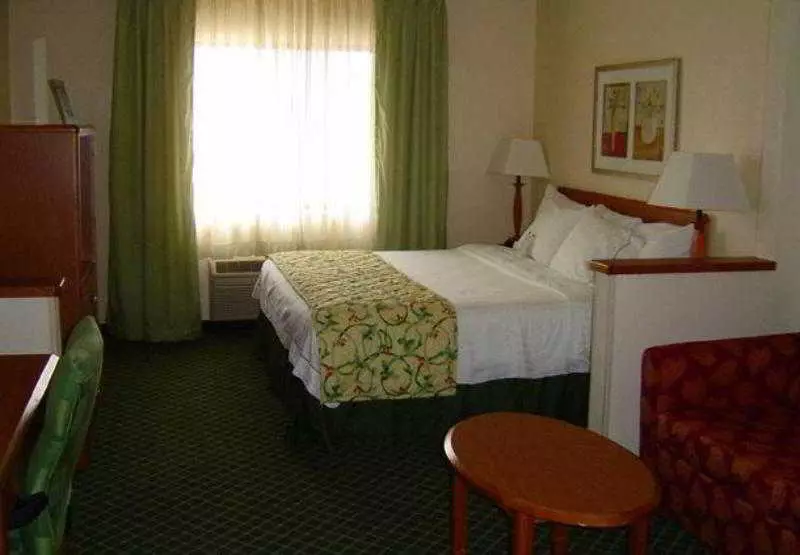 هتل Fairfield Inn Muncie