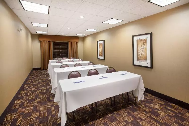 هتل Holiday Inn Express & Suites Yankton, An Ihg