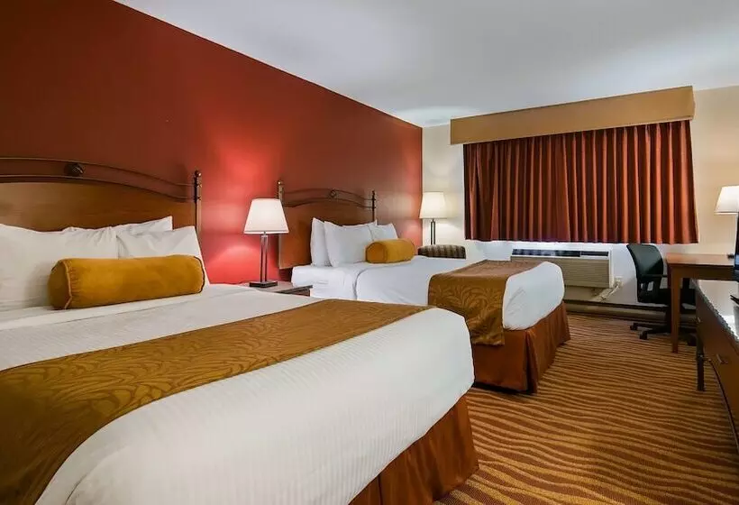 فندق Invermere Inn & Suites