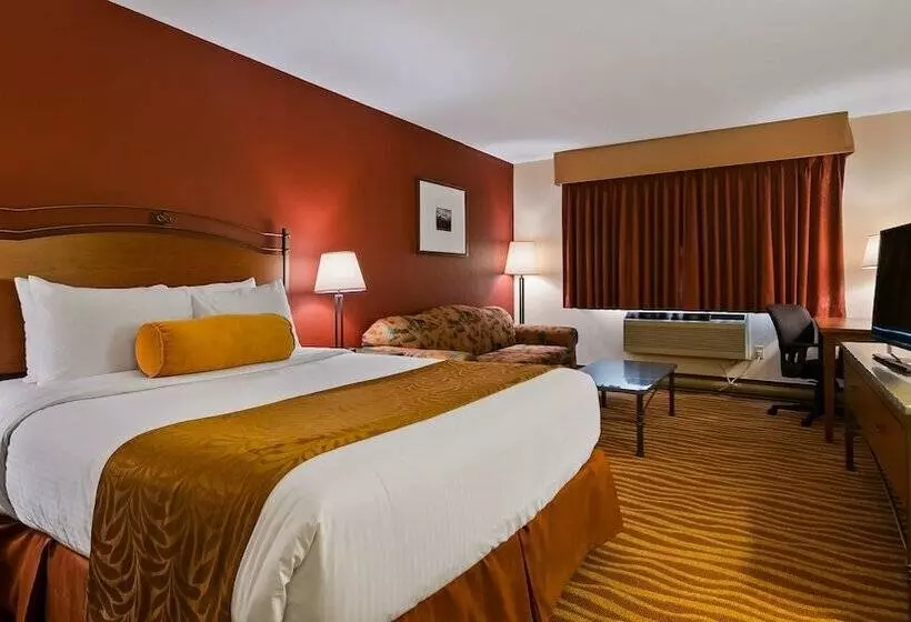 فندق Invermere Inn & Suites