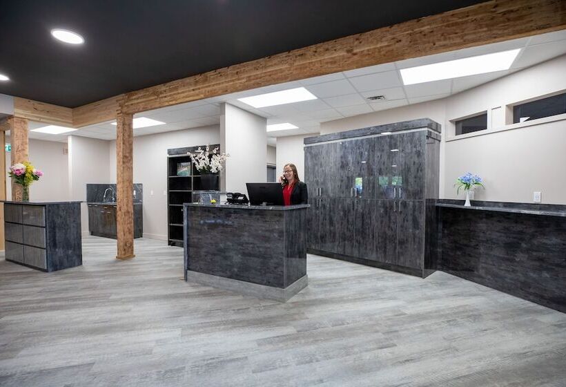 هتل Invermere Inn & Suites