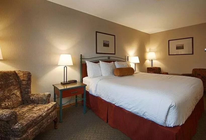 فندق Invermere Inn & Suites