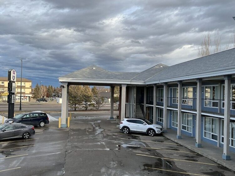 فندق Knights Inn Lethbridge