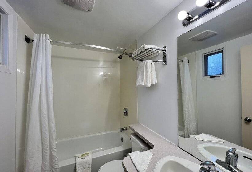 فندق Knights Inn Lethbridge