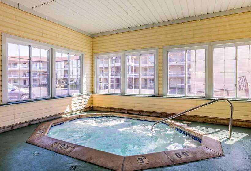 Отель Quality Inn Lakefront