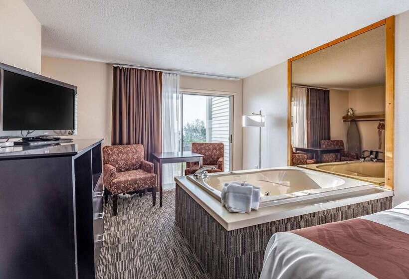 Отель Quality Inn Lakefront