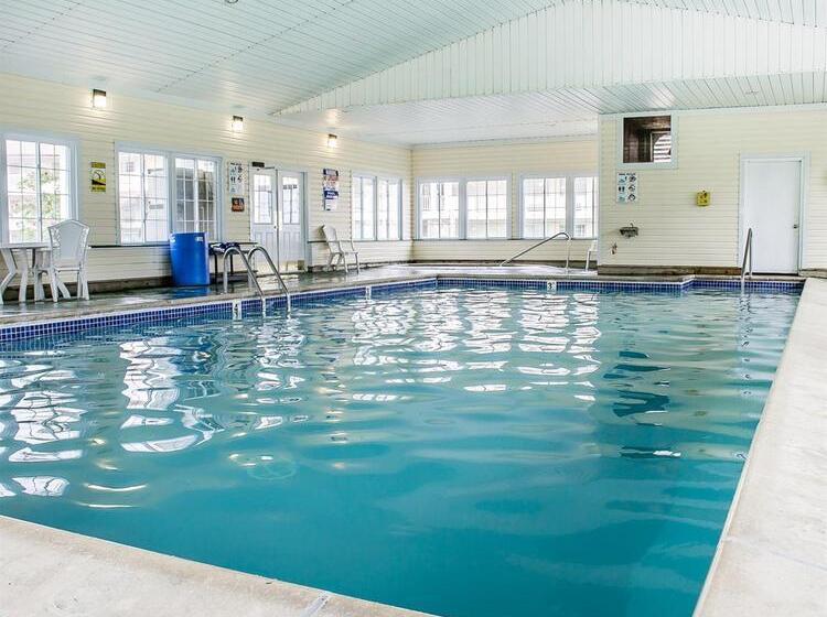 Отель Quality Inn Lakefront