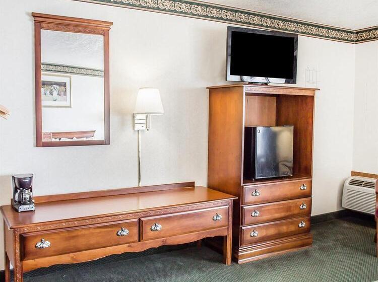 Отель Quality Inn Lakefront