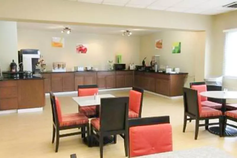 ホテル Quality Inn & Suites Airport