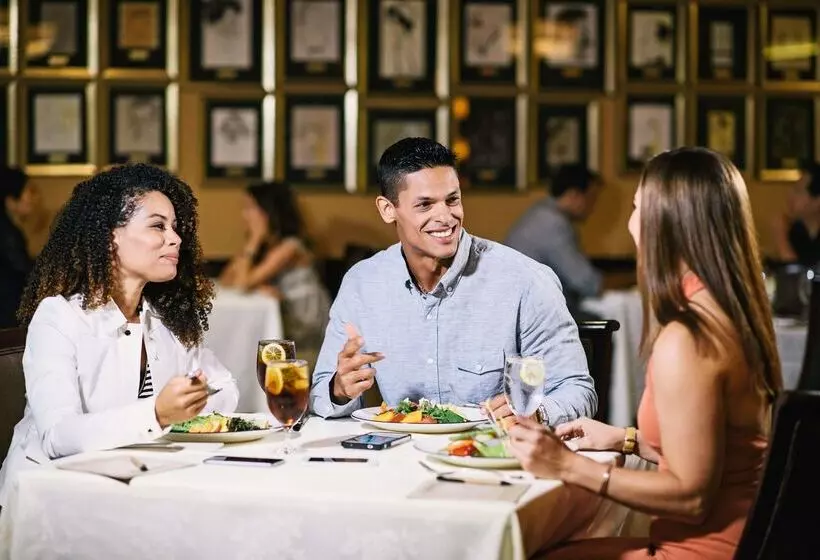 בית מלון כפרי Rosen Plaza