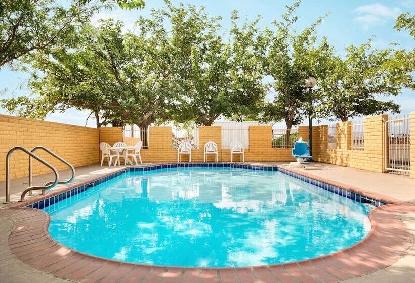 בית מלון כפרי Travelodge By Wyndham Winslow