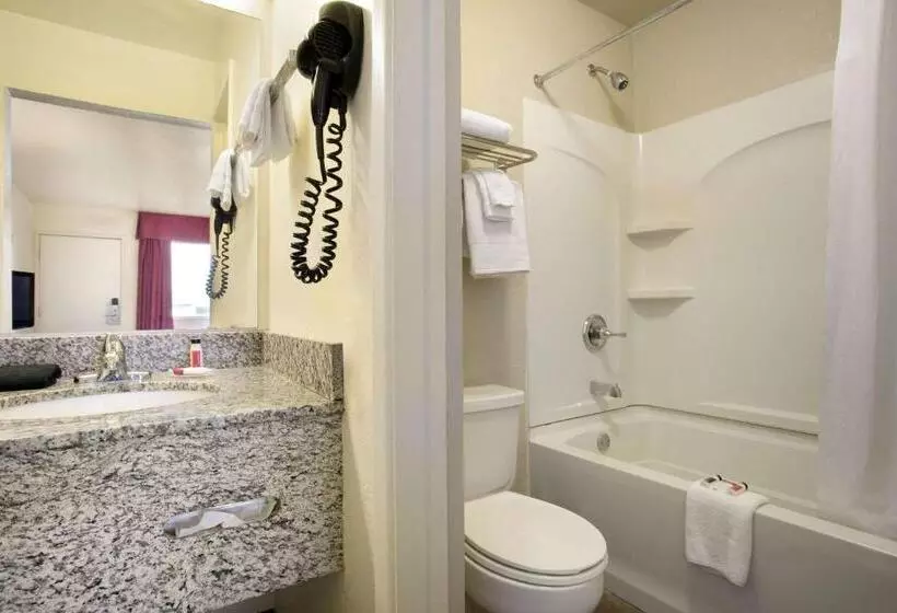 Hotel Travelodge By Wyndham Winslow