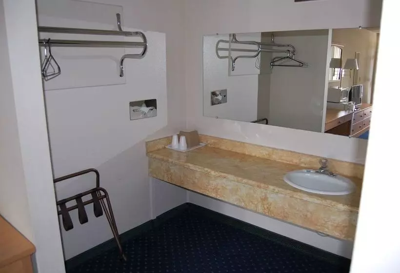 ホテル Western Inn Lakewood