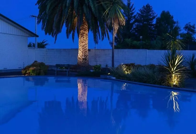 Cleveland Thermal Motel