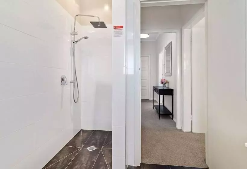 Cleveland Thermal Motel