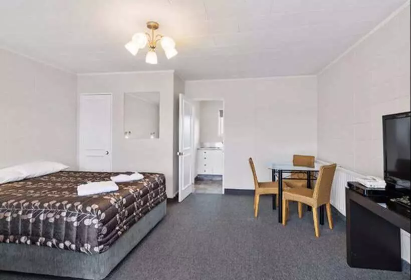 Cleveland Thermal Motel