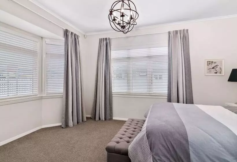 Cleveland Thermal Motel