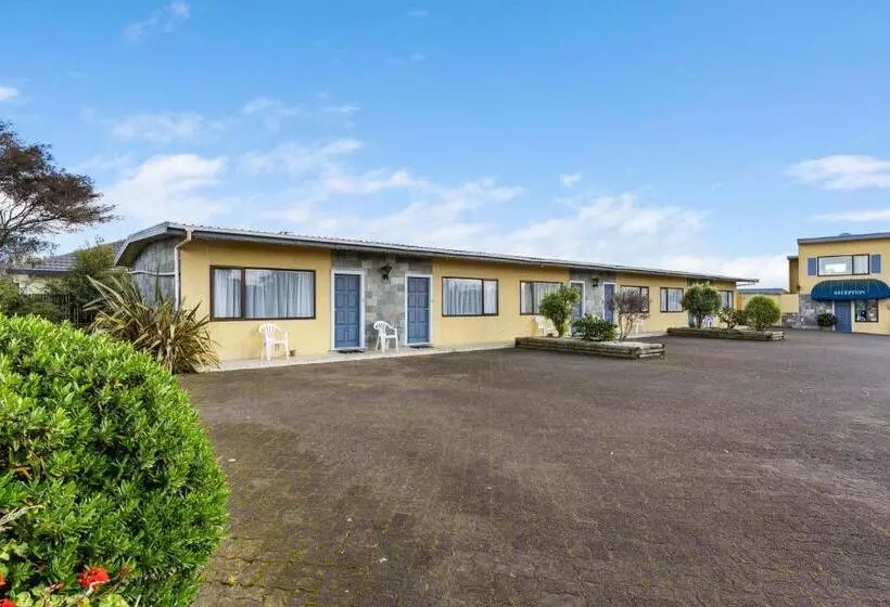 Coachman's Lodge Motel