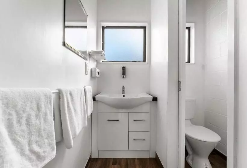 Coachman's Lodge Motel