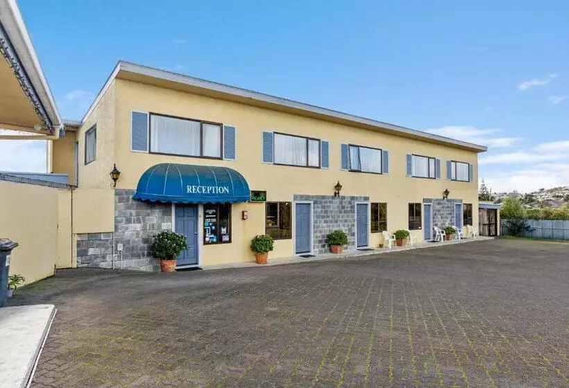 Coachman's Lodge Motel