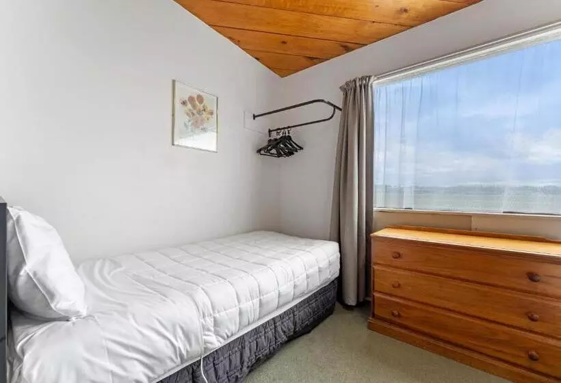 Coachman's Lodge Motel