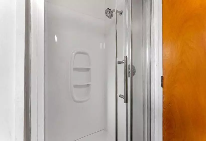 Coachman's Lodge Motel