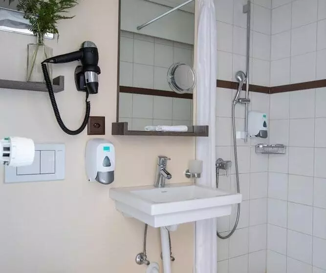 Отель Budget Rooms Gstaad