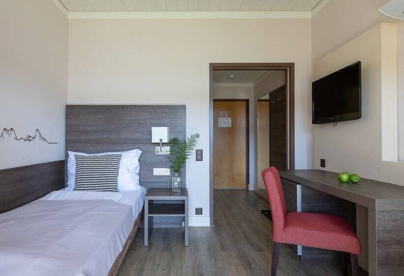 هتل Budget Rooms Gstaad