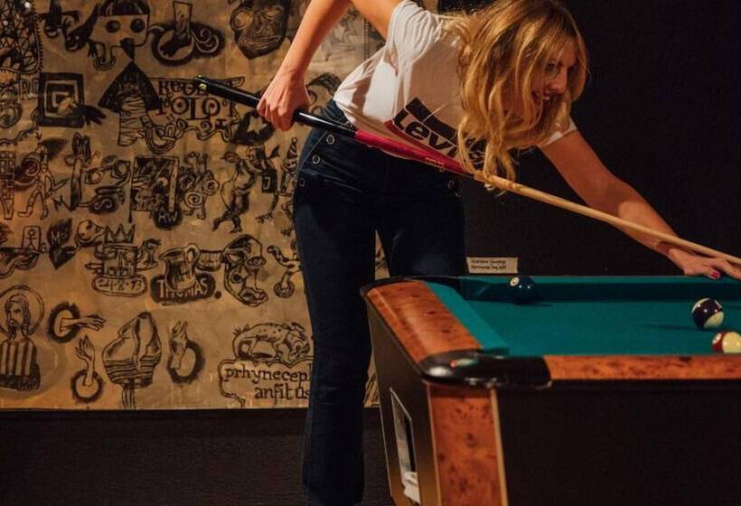 هتل Budget Rooms Gstaad