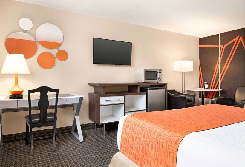 فندق Howard Johnson By Wyndham Gravenhurst