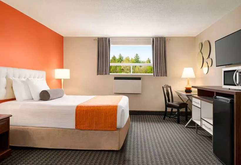 هتل Howard Johnson By Wyndham Gravenhurst