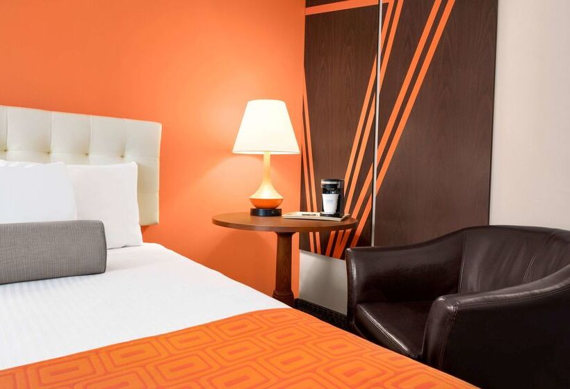 فندق Howard Johnson By Wyndham Gravenhurst