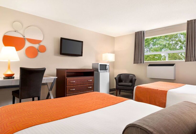 فندق Howard Johnson By Wyndham Gravenhurst