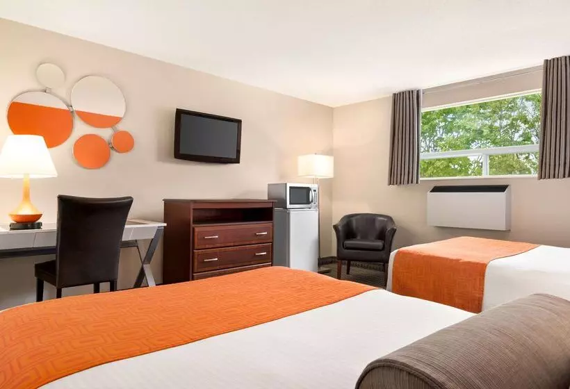 هتل Howard Johnson By Wyndham Gravenhurst